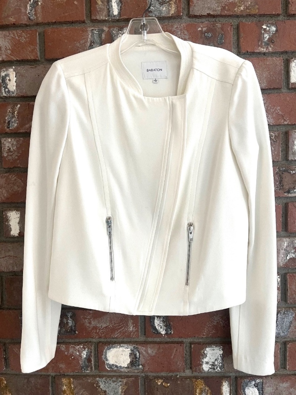 Aritzia Babaton Ivory White Asymmetrical Front Zip Cropped Jacket Blazer Size 2